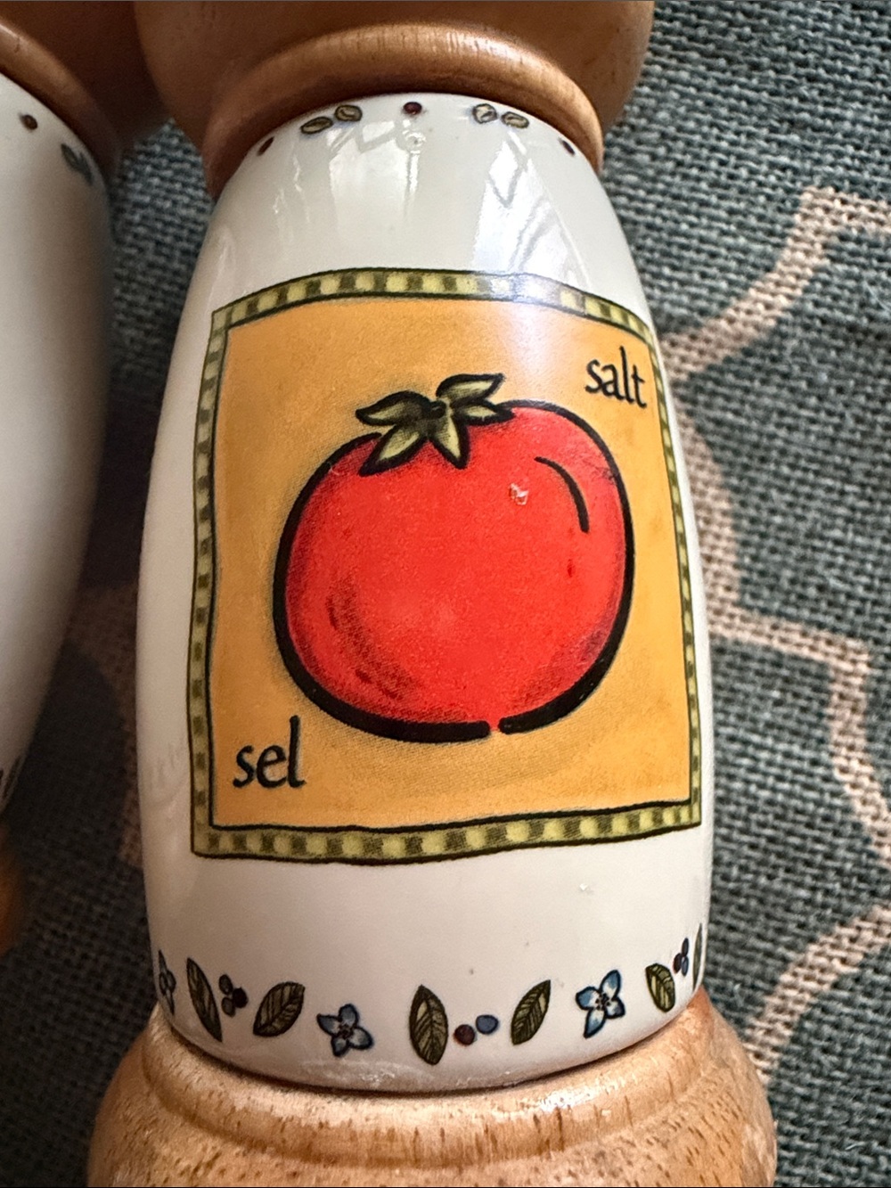 French style Salt & Pepper Shakers - Picture 9 of 12